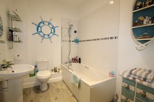 Ensuite- click for photo gallery